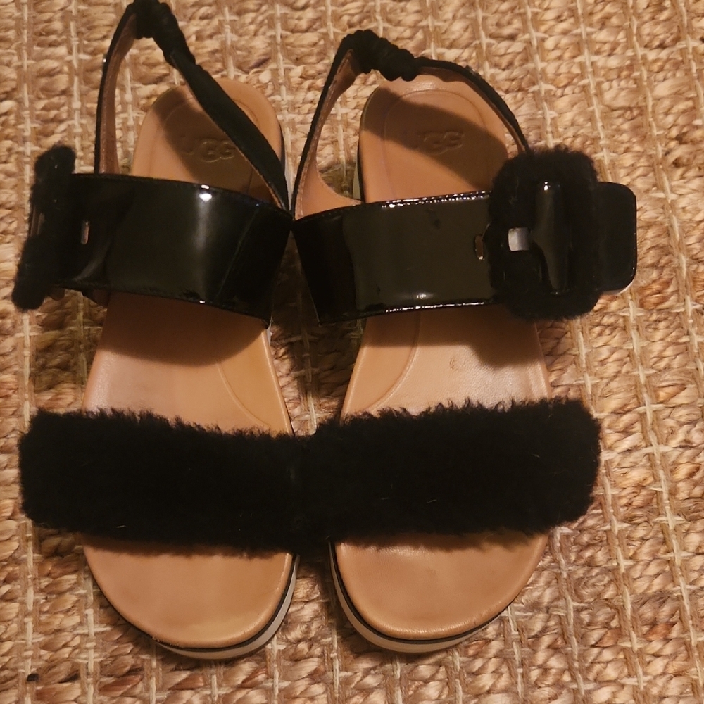 UGG Black Patent Leather Wedge Sandals with Furry Straps Casual Comfy Fun Sz 7